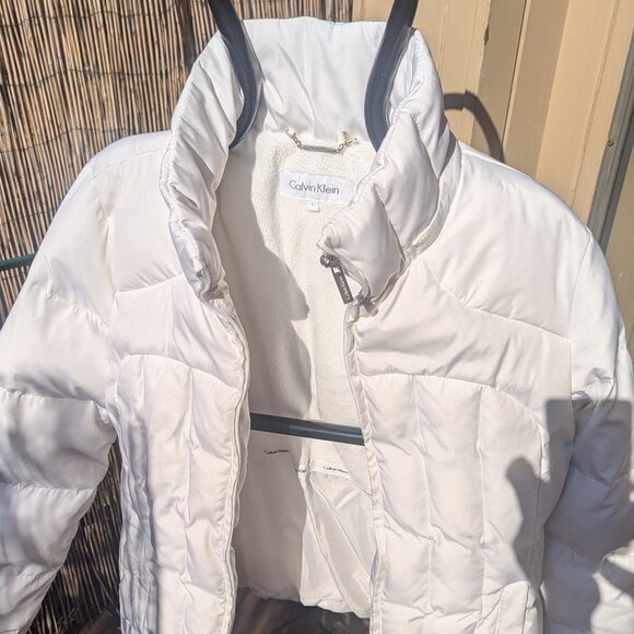 Calvin Klein White Puffer Jacket w/ removeable Hood.  Large - Picture 3 of 12